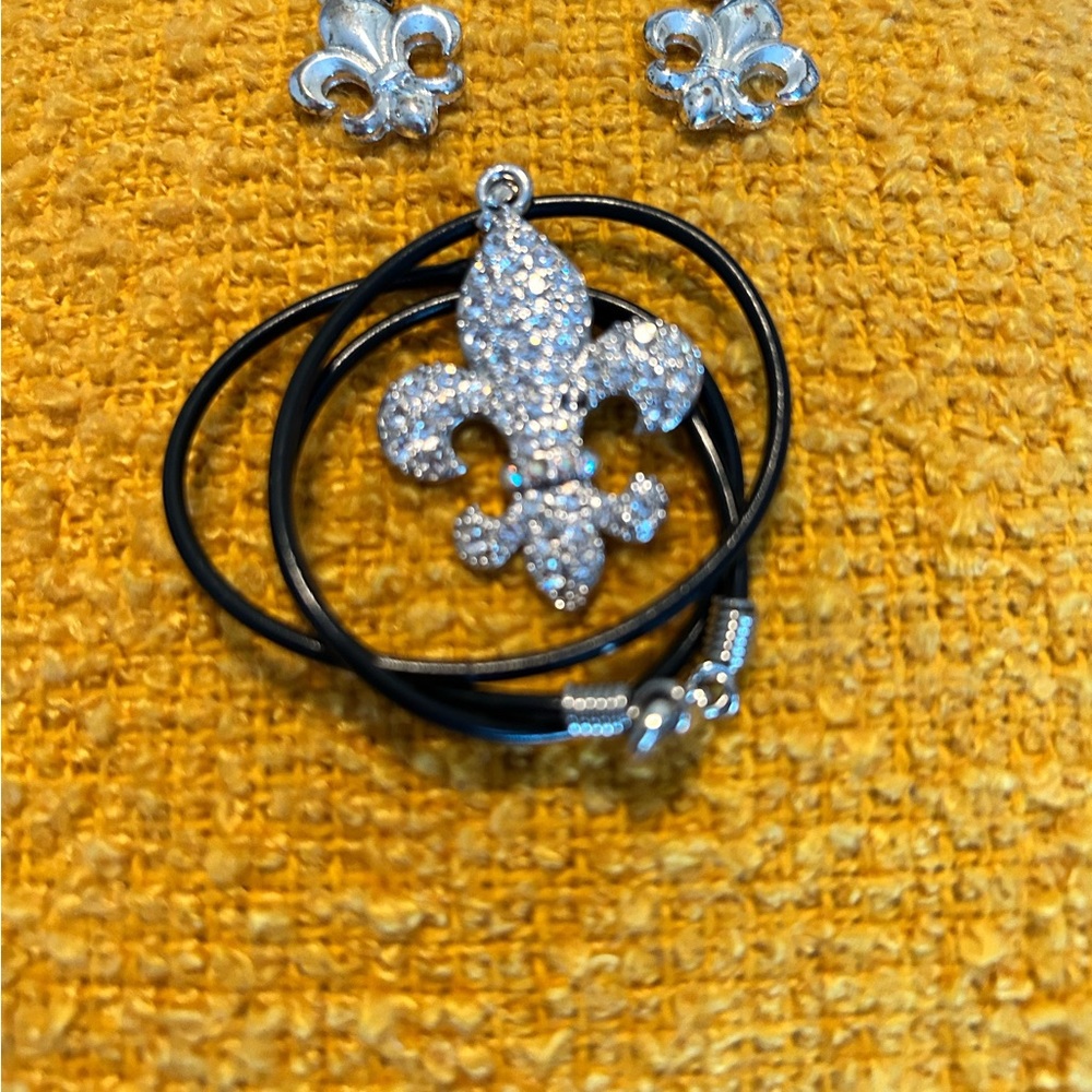 Elegant Silver Fleur-de-Lis Jewelry Set